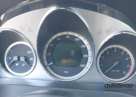 2010 Mercedes-Benz C 300 Luxury/Sport z USA, uszkodzony, nr VIN WDDGF5EB2AF494967